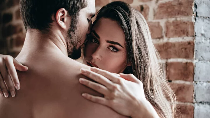 Histórias de clientes de acompanhantes travestis: experiências que vão além do tabu